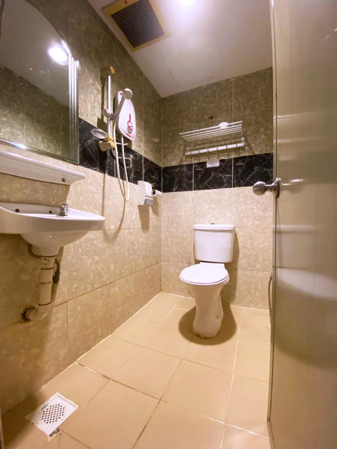 MR Hotel Nusa Bestari Skudai Bagian luar foto